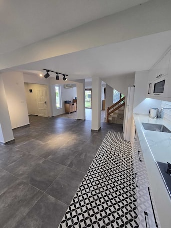 Villa, Garden View | Private kitchen