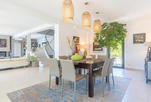 Dining - Villa Aix-en-Provence Piscine et calme absolu (paris)