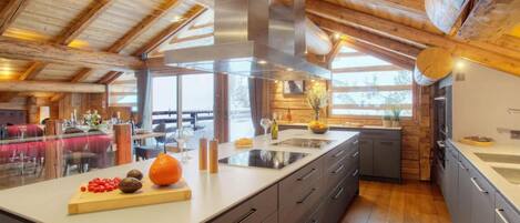 Réfrigérateur, micro-ondes, four, lave-vaisselle