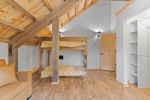 4 dormitorios, escritorio, wifi y ropa de cama