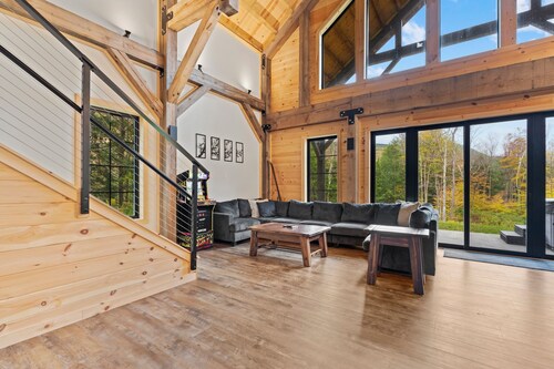 Mountain Views. Hot Tub. , 5 Wooded Acres. Private Pond