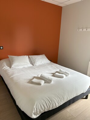 5 chambres, draps fournis