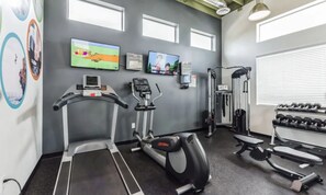 Fitness facility - Pet-Friendly Apartment with Pool & Fitness Center, Near Tempe and Scottsdale (Phoenix)