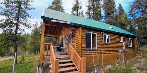 Authentic Log Cabin w/ fire pit - 45 Mins to Yellowstone!