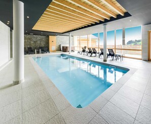 Indoor pool, outdoor pool - Chalet in Combloux With Mont Blanc Views (Combloux)