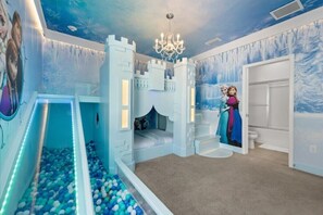 15 slaapkamers, een strijkplank/strijkijzer, wifi, beddengoed