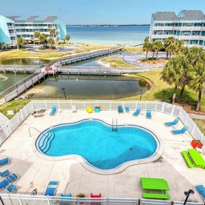 Outdoor pool - The Salty Pelican - Waterfront 2 Bedroom/2 Bath Condo - Pensacola Beach, Florida (Pensacola Beach)