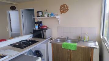 Microonde, forno, piano cottura, macchina per tè/caffè