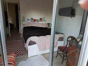 3 室のベッドルーム、アイロン / アイロン台、WiFi、ベッドシーツ