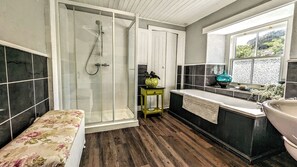 Deluxe Double Room, Valley View | Bathroom | Shower, free toiletries, hair dryer, bathrobes