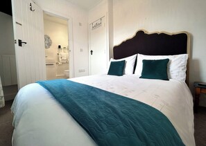 Premium bedding, individually decorated, individually furnished - Britannia House Vintage B&B Cornwall (Helston)