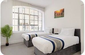 2 soveværelser, skrivebord, strygejern/strygebræt, weekendseng