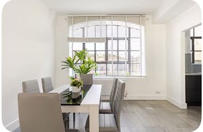 Dining - Luxury 2 Bedroom Apartment in the heart of London (London)