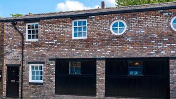 Mặt tiền nơi lưu trú