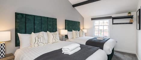 4 bedrooms, iron/ironing board, free WiFi