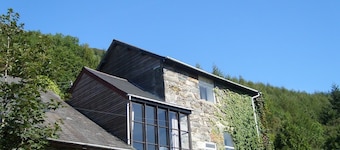 可容纳 4-5 人的家庭小屋 - Petok,停车场,游戏室