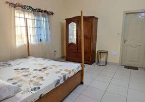 2 bedrooms, iron/ironing board, WiFi, bed sheets - Sun, comfort, African charm! (Ouidah)