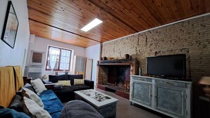 Unclassified image, 4 of 20, button - Typical Tarn et Garonne farmhouse, ideal for a large family. (Canals)