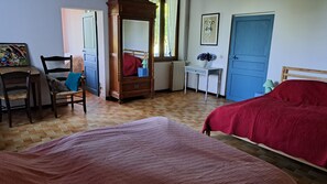 3 bedrooms, desk, iron/ironing board, WiFi - Typical Tarn et Garonne farmhouse, ideal for a large family. (Canals)