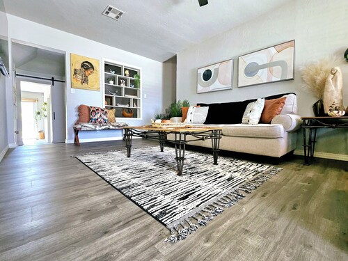 Walking distance from restaurants, shopping, entertainment, and Tinker AFB