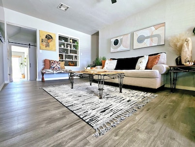 Walking distance from restaurants, shopping, entertainment, and Tinker AFB