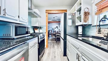 Frigorífic, microones, forn i placa de cuina