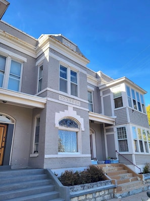 Exterior - 3bdr Apartment in Museum Hill - #3 (Saint Joseph)