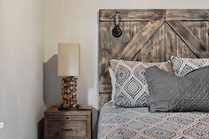 2 bedrooms, iron/ironing board, bed sheets
