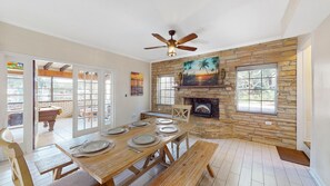 Dining - Serene Home on Perdido Bay-Hot Tub (Pensacola)