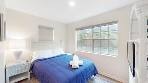 4 bedrooms, desk, iron/ironing board, WiFi - Serene Home on Perdido Bay-Hot Tub (Pensacola)