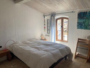 3 bedrooms, iron/ironing board, travel crib, free WiFi