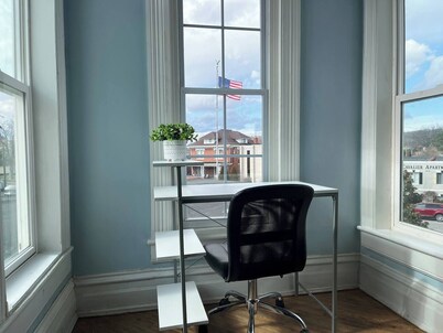 Charming 1-bedroom apartment with WiFi, AC in fabulous Huntington