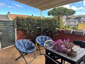 Outdoor dining - One step from the sea in Marina di Carrara (Marina di Carrara)