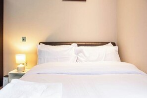 1 室のベッドルーム、WiFi (無料)、ベッドシーツ