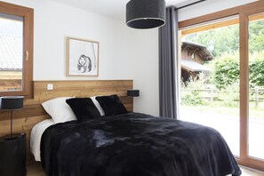 3 bedrooms, bed sheets