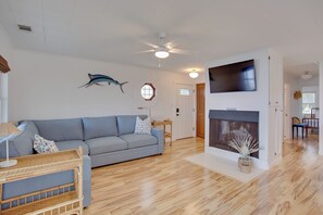 Smart TV, books, stereo