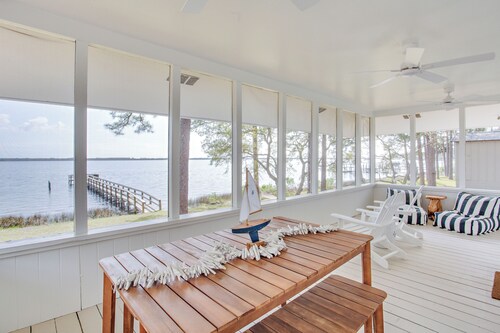 Tiny Tides Waterfront Cottage