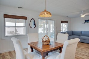 Smart TV, books, stereo