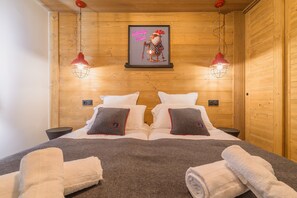 Apartment | 2 bedrooms, bed sheets - Apartment in Megeve Near Ski Slopes (Megeve)