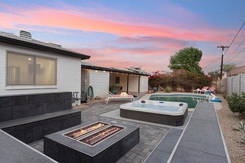 Serene Sonoran Retreat - Heated Pool/Sleeps 10