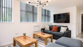 Bungalow, 2 Bedrooms | Living area