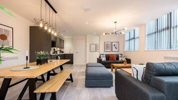 Bungalow, 2 Bedrooms | Living area