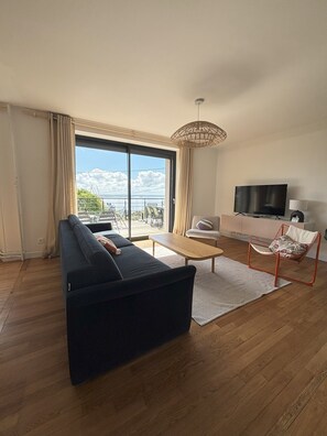 Smart TV - Sea view house with terrace (Brest)