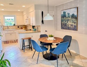 Dining - Mid-Century Jewel, minutes from entertainment district (Arlington)