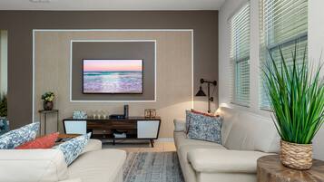 Televisie en een open haard