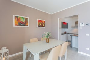 Dining - Calle apartment with lakeview (Montemezzo)