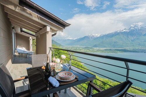 Attico apartment with lakeview by Rent All Como