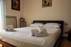 3 chambres, fer et planche à repasser, Wi-Fi gratuit, draps fournis