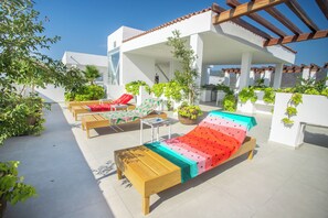 Property grounds - Mountain view Condo + infinity rooftop Pool in foodie district. Fast WiFi (Puerto Vallarta)