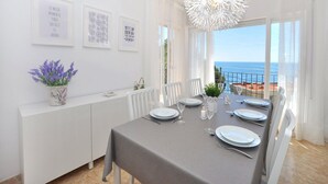 Apartment | Dining - Apartment in Roses With Stunning Sea Views (Roses)